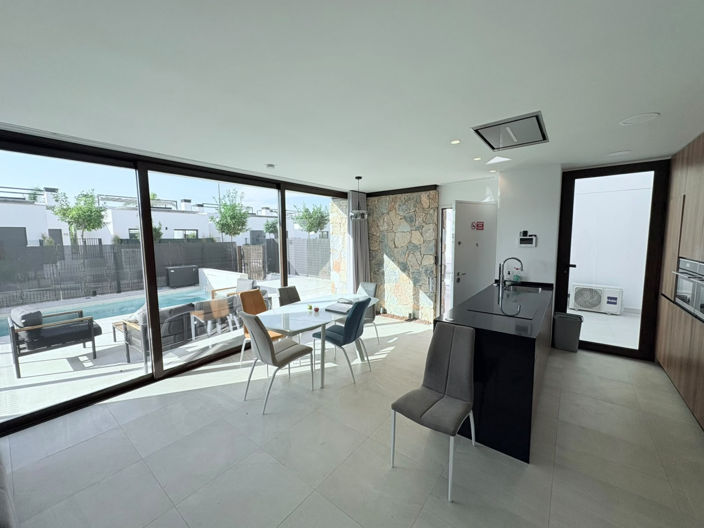 Image No.2-4 Bed Villa for sale