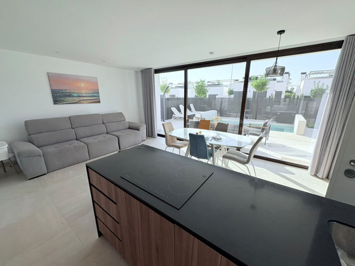 Image No.3-4 Bed Villa for sale