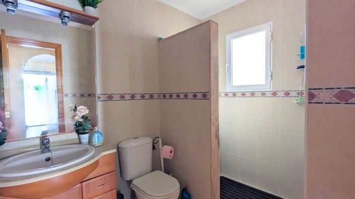 Image No.19-3 Bed House for sale