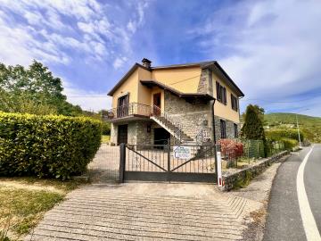 1-Casa-nel-verde