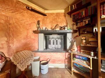 8-Casale-del-lago-unit-1-fireplace