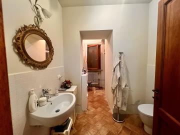 11-Casale-del-lago-unit-1-bathroom-1