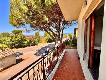7-appartamento-giardinella-living-room-balcony