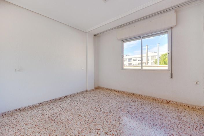 Image No.20-4 Bed Apartment for sale