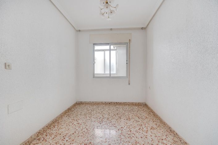 Image No.8-4 Bed Apartment for sale
