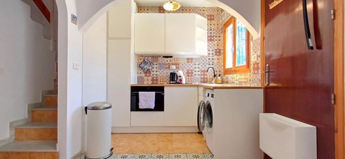 Image No.12-2 Bed House for sale
