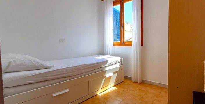 Image No.15-2 Bed House for sale
