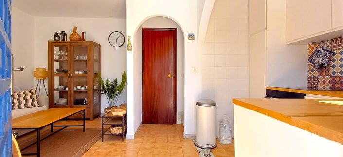 Image No.8-2 Bed House for sale