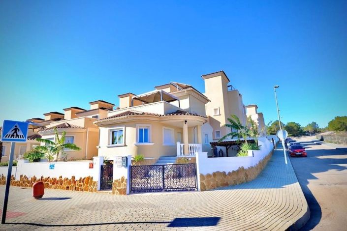 Image No.3-4 Bed Villa for sale
