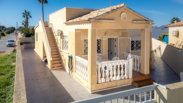 Image No.2-Villa de 2 chambres à vendre à Torrevieja