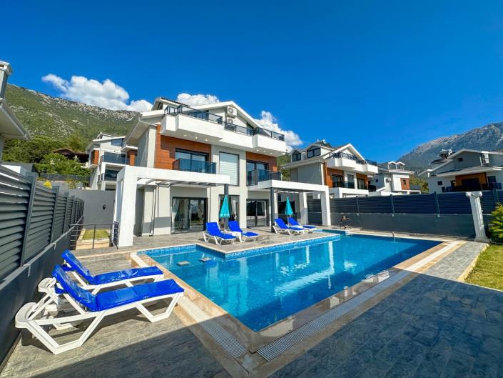 Image No.2-4 Bed Villa for sale