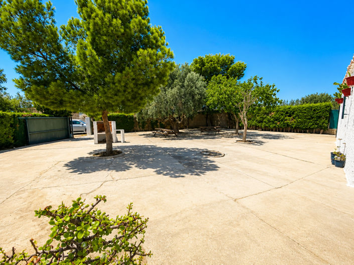 Image No.37-6 Bed Property for sale