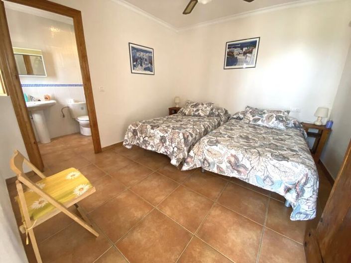 Image No.32-6 Bed Property for sale