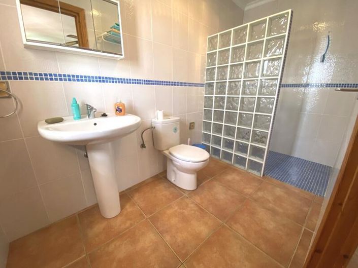 Image No.34-6 Bed Property for sale