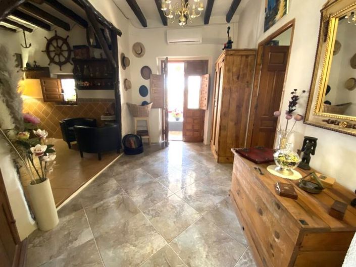 Image No.7-6 Bed Property for sale