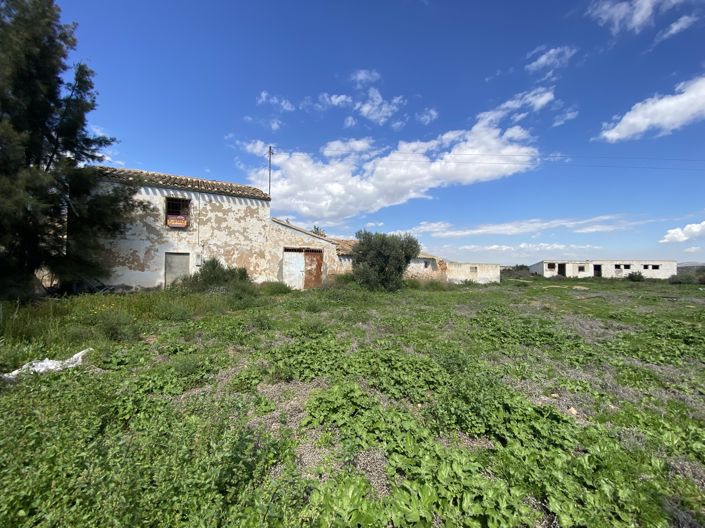 Image No.2-4 Bed Property for sale