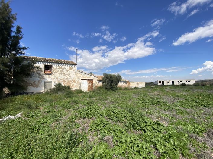 Image No.3-4 Bed Property for sale