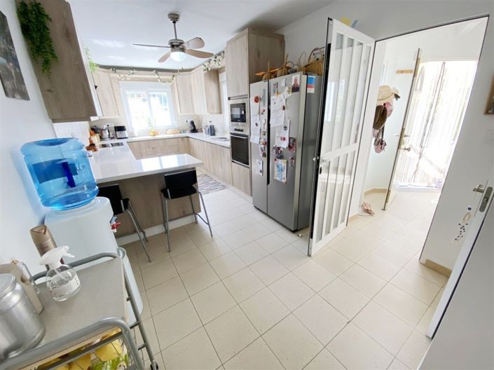 Image No.15-4 Bed Property for sale