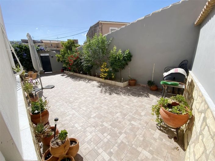 Image No.2-4 Bed Property for sale