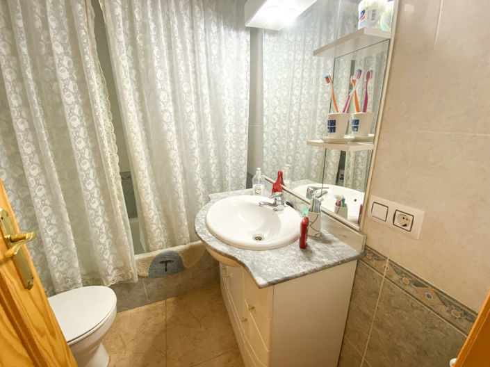 Image No.26-4 Bed Property for sale