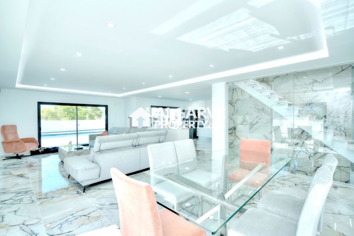 Image No.8-4 Bed Villa for sale