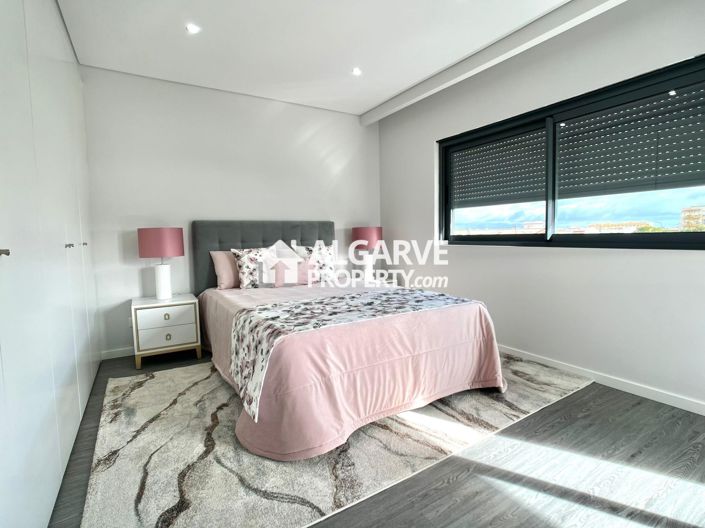 Image No.22-3 Bed Apartment for sale