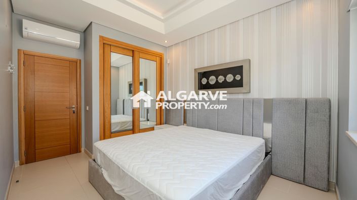 Image No.4-4 Bed Villa for sale