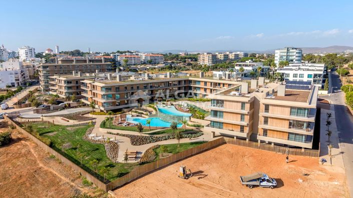 Luxurious brand new 2-bedroom apartment in front of Quarteira Beach, Algarve