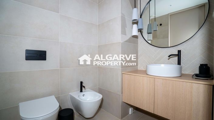 Image No.20-4 Bed Apartment for sale
