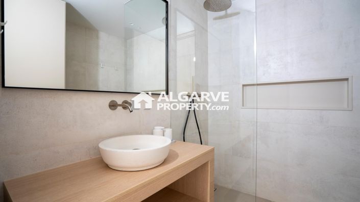 Image No.22-4 Bed Apartment for sale