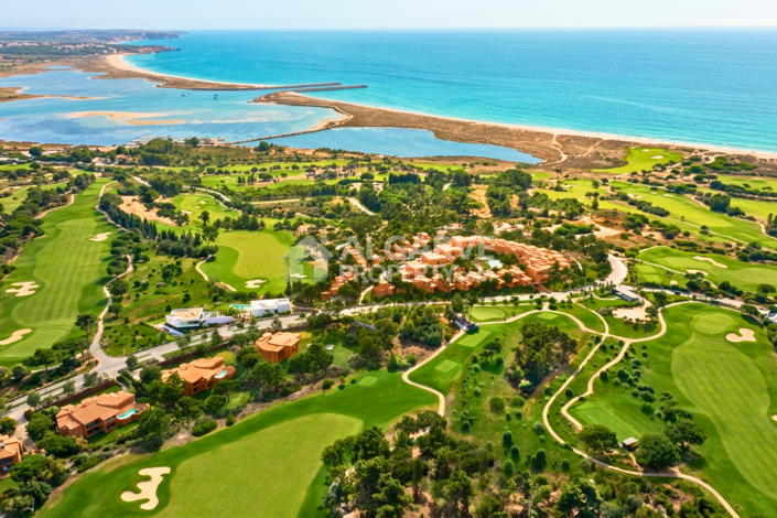 Luxury T1 Sea View and Golf Apartment in Lagos Algarve: Turnkey Living
