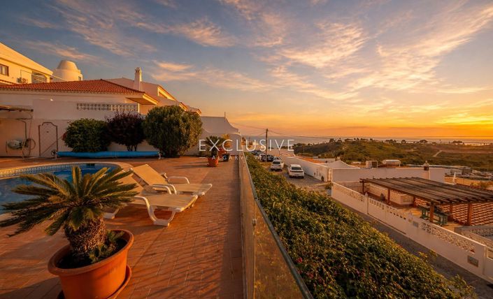 Image No.3-4 Bed Villa for sale