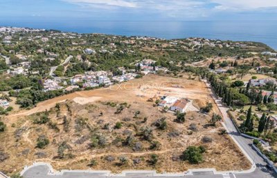 1 - Lagoa, Plot