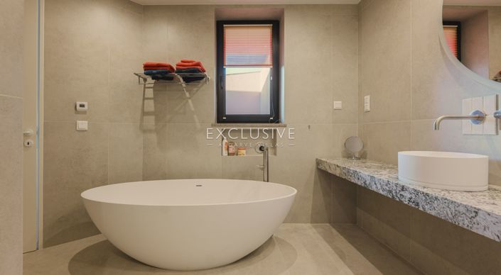 Image No.18-4 Bed Villa for sale