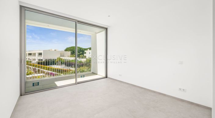 Image No.15-3 Bed Townhouse for sale