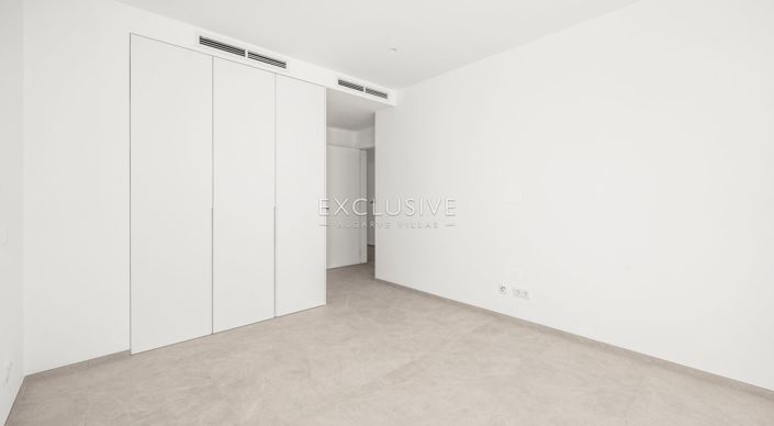 Image No.18-3 Bed Townhouse for sale