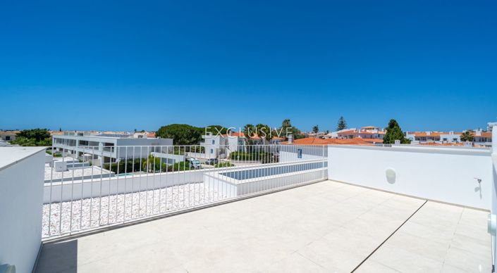 Image No.29-3 Bed Townhouse for sale