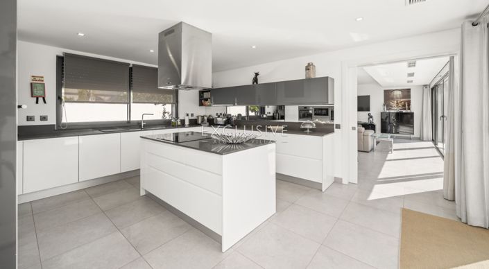 Image No.9-4 Bed Villa for sale