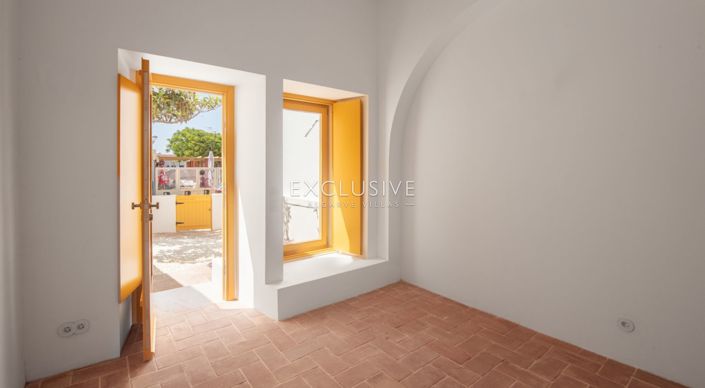 Image No.2-1 Bed Townhouse for sale