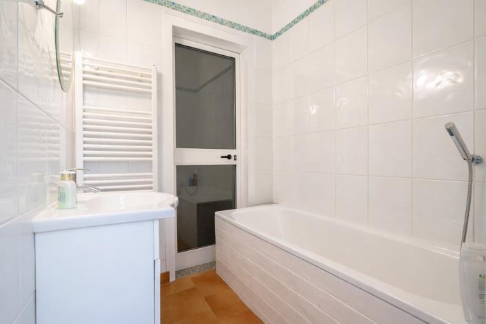 Image No.14-2 Bed House for sale
