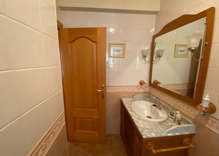 Image No.15-5 Bed Townhouse for sale