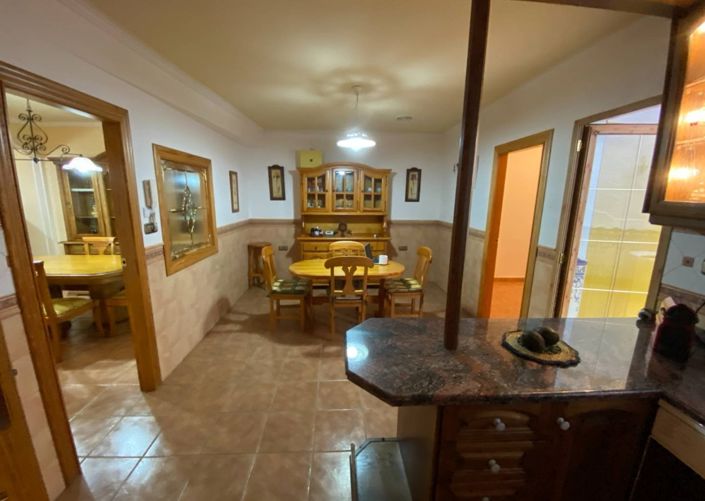 Image No.20-5 Bed Townhouse for sale