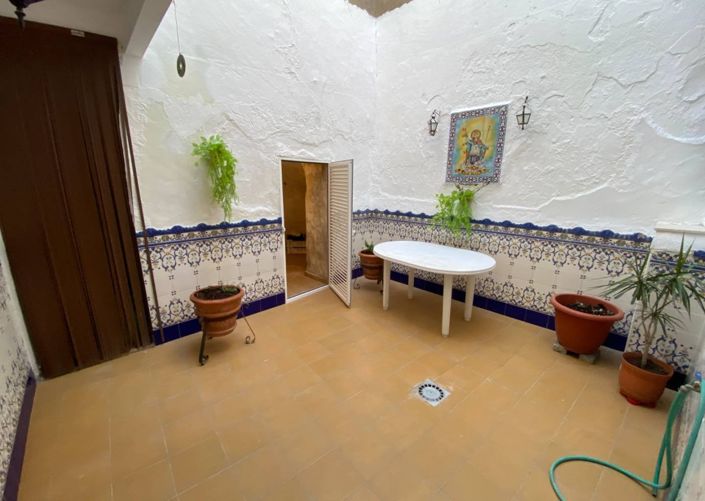 Image No.5-5 Bed Townhouse for sale