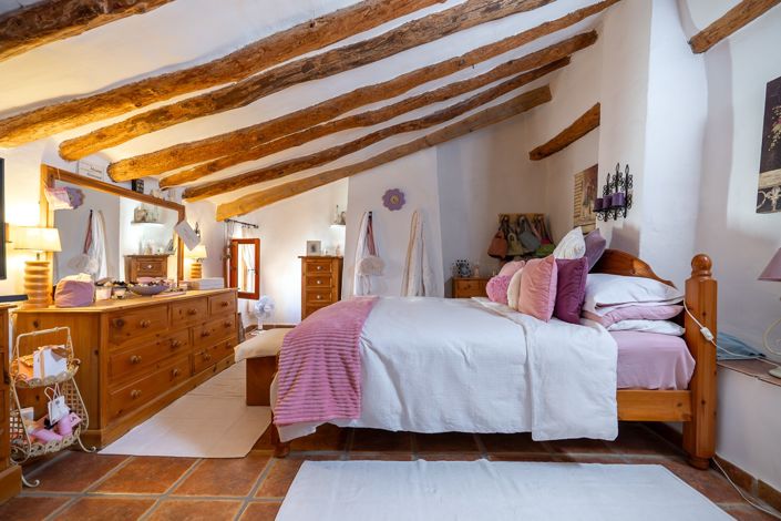 Image No.24-3 Bed Country House for sale