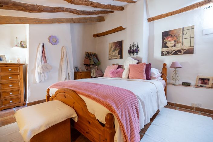 Image No.25-3 Bed Country House for sale