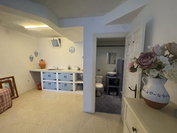 Image No.19-3 Bed Townhouse for sale