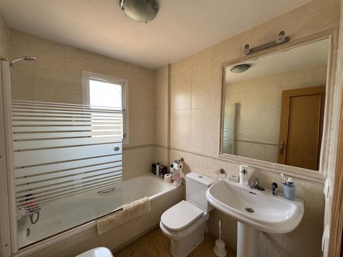 Image No.11-3 Bed Townhouse for sale