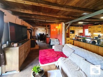 large1746008034