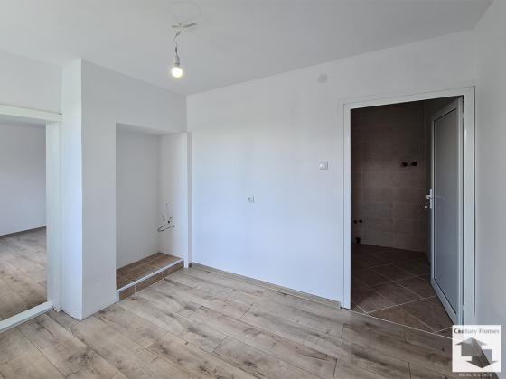 Image No.8-2 Bed House for sale