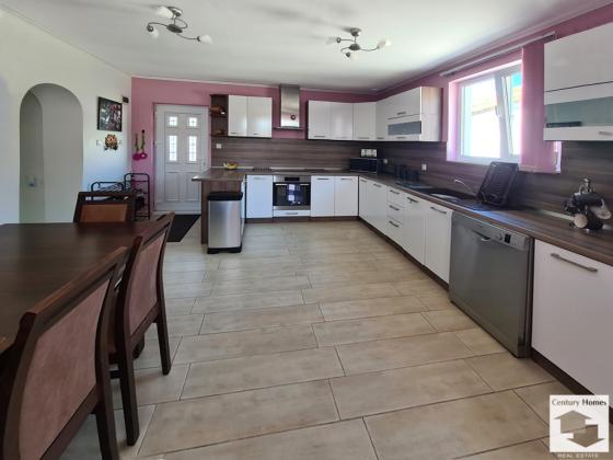 Image No.4-4 Bed House for sale